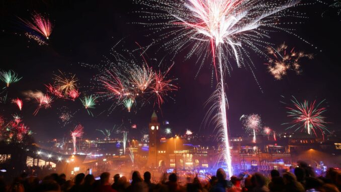 Auch in diesem Jahr gilt an der Binnenalster und auf dem Rathausmarkt wieder ein sogenanntes Böllerverbot. (Symbolfoto)