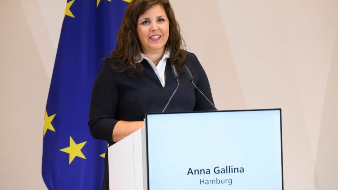 Justizsenatorin Anna Gallina begrüßt die Einigkeit der demokratischen Parteien zur Stärkung des Verfassungsgerichts gegen verfassungsfeindliche Angriffe. (Archivbild)