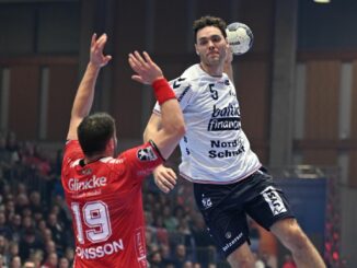 Niklas Kirkelökke und die SG Flensburg-Handewitt spielten bei den Rhein-Neckar Löwen.