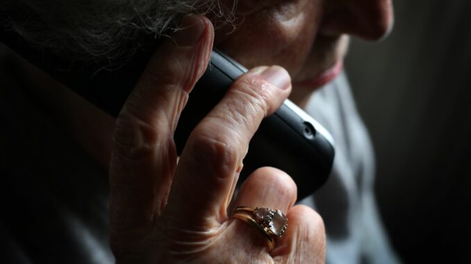 Auch in Schleswig-Holstein wurden Fälle von Enkeltrick-Betrug am Telefon aufgedeckt. (Symbolfoto)