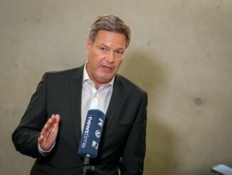 Wirtschaftsminister Habeck wehrt sich gegen Vorwürfe in der Northvolt-Krise (Archivbild).