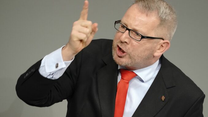 Nach rund vier Jahren hat die Staatsanwaltschaft Köln das Cum-Ex-Ermittlungsverfahren gegen den früheren SPD-Bundestagsabgeordneten Johannes Kahrs eingestellt. (Archivbild)