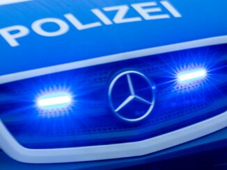 Die Polizei hat in Hamburg einen in Schleswig-Holstein gestohlenen Transporter sichergestellt, der ein ebenfalls gestohlenes Motorrad geladen hatte. (Illustration)