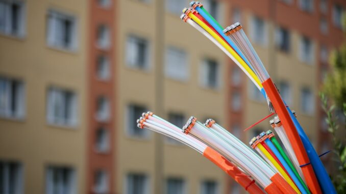 Schleswig-Holstein hat beim Ausbau des Glasfaserkabel-Netzes eine führende Position in Deutschland. (Symbolfoto)