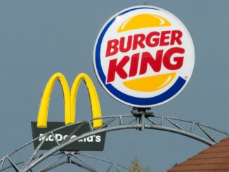 Im Tarifkonflikt in der Systemgastronomie kündigt Gewerkschaft Warnstreiks bei Fastfood-Ketten an. (Symbolbild)