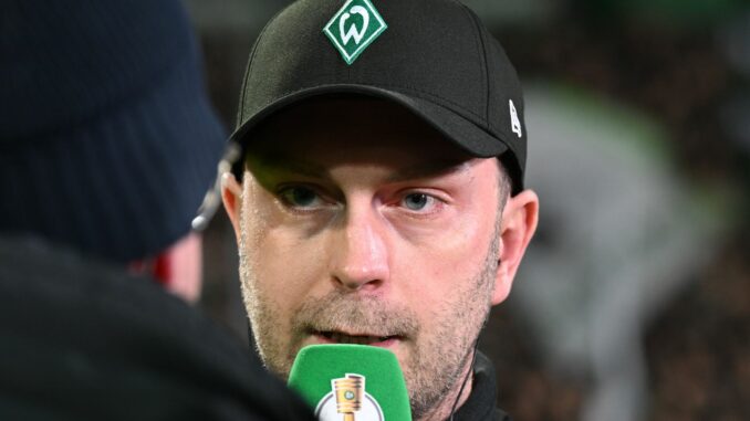 Kein Freund von Mikrofonen an der Trainerbank: Werder Bremens Trainer Ole Werner 