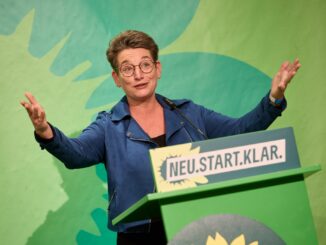 Anke Erdmann schwört Ihren Landesverband auf den Bundestagswahlkampf ein.