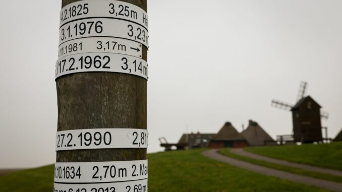 Die sogenannte Halligflut richtete insbesondere auf den Halligen große Schäden an.