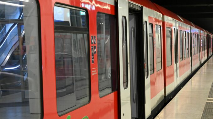 Der Hamburger Senat investiert Hunderte Millionen Euro in die Digitalisierung der S-Bahn. (Archivbild)