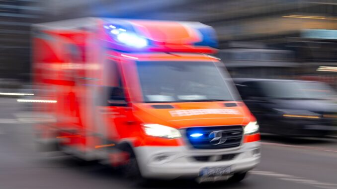 Ein 19-Jähriger wird bei einem Unfall im Kreis Nordfriesland lebensgefährlich verletzt. (Symbolbild)