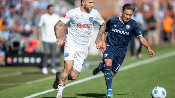 Der Pole Tymoteusz Puchacz (l.) könnte Kiel verlassen.