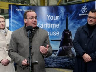 Besuch von Bundesverteidigungsminister Pistorius auf der künftigen U-Boot-Werft.