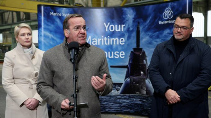 Besuch von Bundesverteidigungsminister Pistorius auf der künftigen U-Boot-Werft. 