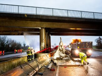 Die Autobahn zwischen Barsbüttel und Stapelfeld wurde in beide Richtungen gesperrt.