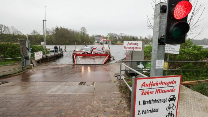 Zwischen Brodersby und Kosel werden pro Jahr rund 120.000 Fahrzeuge übergesetzt. (Archivbild)