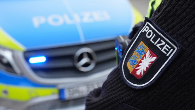 Gegen zwei Kieler Polizisten wird wegen des Verdachts einer Körperverletzung im Amt ermittelt. (Symbolbild)