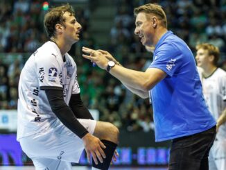 Der Kieler Domagoj Duvnjak (l) verletzte sich bei der WM. Trainer Filip Jicha (r) rechnet nicht mit einem schnellen Comeback.