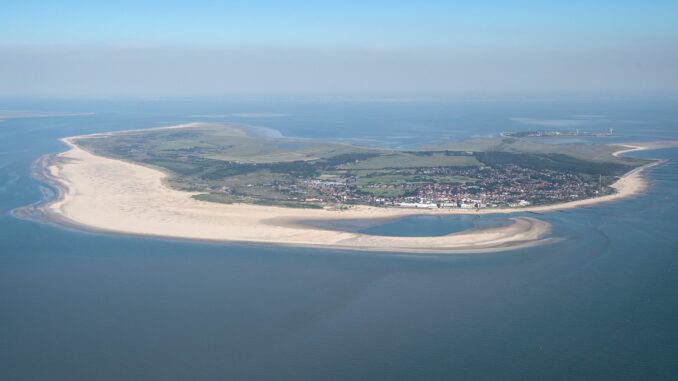 Auf der ostfriesischen Insel Borkum gab es zuletzt immer wieder Funde von Kokain-Paketen. (Archivbild) 