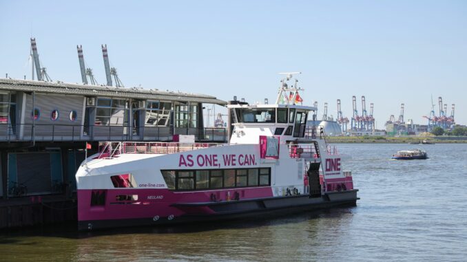 Die Hybridfähre «Neuland» ist zuverlässig im Hamburger Hafen unterwegs, sagt ein Sprecher des Fährunternehmens Hadag.