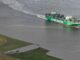 Ein Containerschiff fährt auf der Elbe in Richtung Hamburger Hafen. (Archivbild)