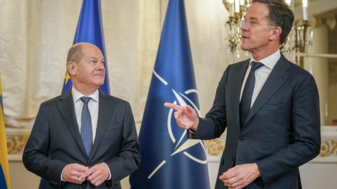 Scholz und Rutte in Helsinki.