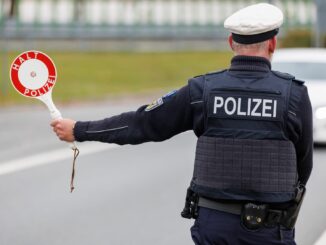 Bundespolizisten nahmen in Flensburg einen mit drei Haftbefehlen gesuchten Mann fest. (Symbolbild)