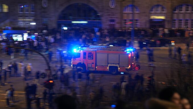 In Hamburg-Sasel brannte in der Silvesternacht ein Einfamilienhaus. (Symbolbild)