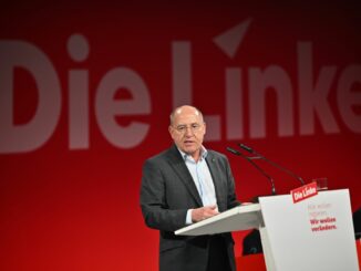 Linken-Politiker Gregor Gysi verfolgt sowohl den 1. FC Union Berlin als auch den FC St. Pauli.