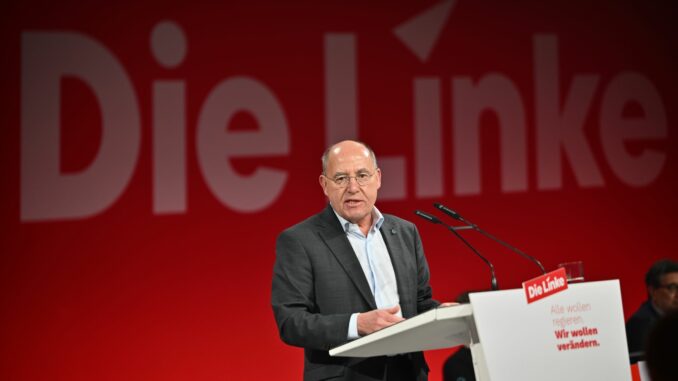 Linken-Politiker Gregor Gysi verfolgt sowohl den 1. FC Union Berlin als auch den FC St. Pauli.