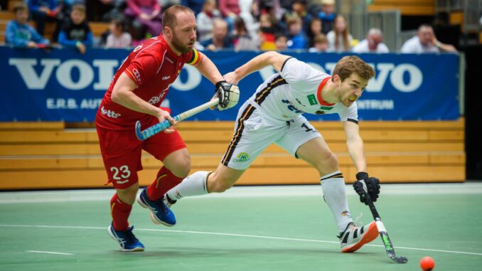 Hallenhockey-Nationalspieler Anton Pöhling (r) führte seinen HTHC zum Meistertitel.