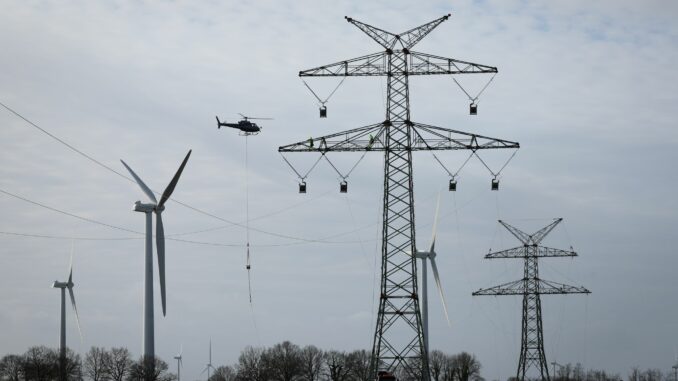 Die geplante Ostküstenleitung soll erneuerbare Energien in den Süden transportieren. (Symbolbild)