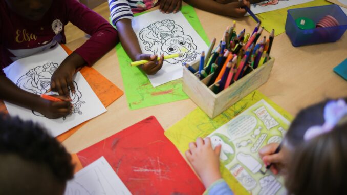 Für die Nutzung der kostenlosen Kinderbetreuung in Hamburg entfällt die jährliche Antragspflicht (Symbolbild)