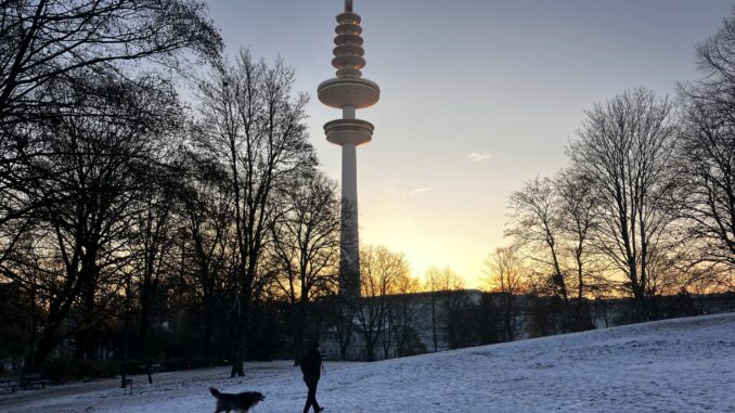 Der Fernsehturm soll wieder für Besucher geöffnet werden. (Archivfoto)