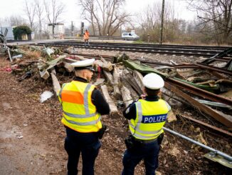 Die Unfallschäden an der Bahnstrecke werden am Wochenende weiter repariert.