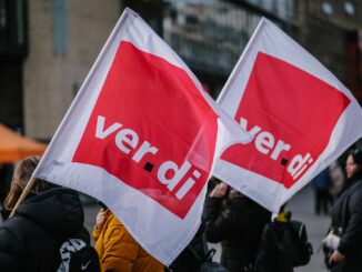 Hamburgerinnen und Hamburger müssen sich wegen Warnstreiks im öffentlichen Dienst erneut auf Einschränkungen einstellen (Archivbild).