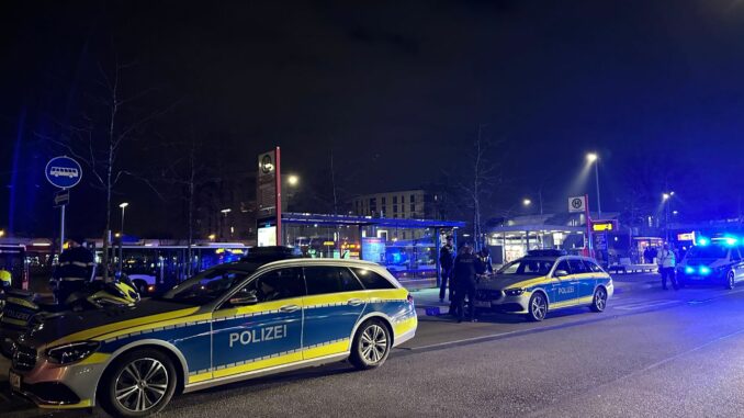 In Hamburg-Neugraben ist laut Polizei auf einen Zivilfahnder geschossen worden.