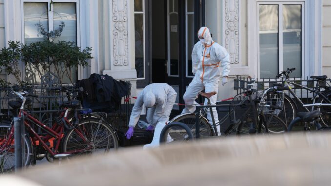 Die in ihrer Wohnung gefundene leblose Frau wurde vermutlich von ihrem 25 Jahre alten Sohn getötet.