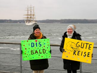 Die «Gorch Fock» verlässt den Heimathafen in Kiel.