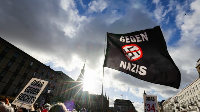 Zehntausende werden in Hamburg zu Demonstrationen für demokratischen Zusammenhalt erwartet. (Symbolbild)