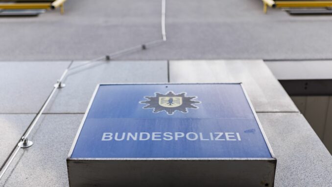 Die Bundespolizei hat gemeinsam mit der Polizei Hamburg einen Schwerpunkteinsatz durchgeführt. (Symbolbild)