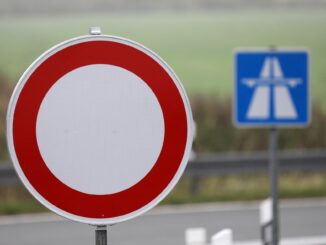 Die A1 Richtung Fehmarn wird am 2. März bei Neustadt in Holstein voll gesperrt. (Symbolbild)