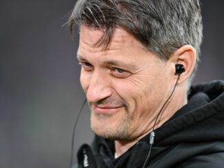 Freut sich auf einen großen Namen: FC St. Paulis Trainer Alexander Blessin trifft mit seinem Team auf Borussia Dortmund.