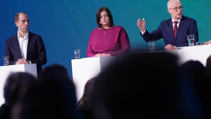 Auf Einladung des NDR diskutieren die Spitzenkandidaten Dennis Thering (CDU), Katharina Fegebank (Grüne) und Peter Tschentscher (NDR) ein letztes Mal vor der Bürgerschaftswahl. (Archivbild)