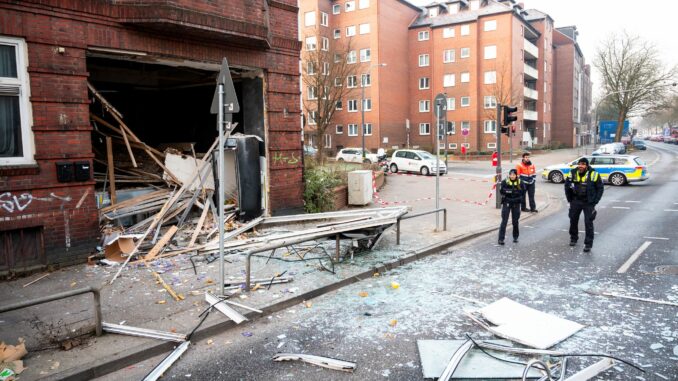 Menschen kamen bei der Explosion in einem ehemaligen Schnellrestaurant nicht zu Schaden.