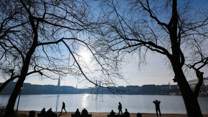 Temperatursprung im Norden - bis zu 15 Grad sind möglich. (Archivbild)