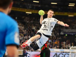 Elias Ellefsen á Skipagøtu und der THW Kiel spielten in Porto.