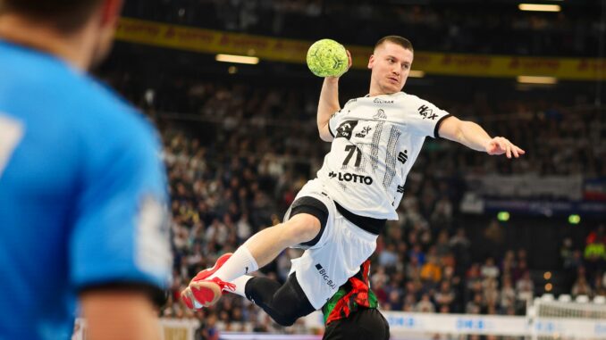 Elias Ellefsen á Skipagøtu und der THW Kiel spielten in Porto.