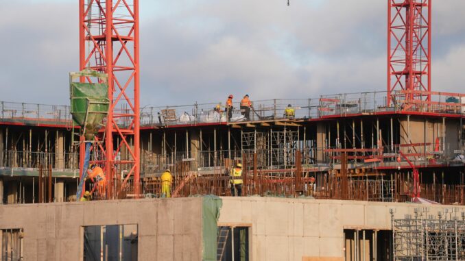 Die freien Immobilien- und Wohnungsunternehmen haben Zahlen zum Wohnungsbau im Norden vorgelegt und dabei einmal mehr ein düsteres Bild gezeichnet. (Archivbild)