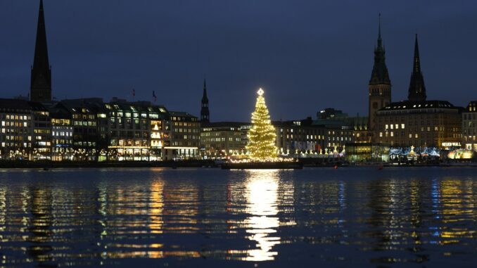 Im Dezember haben deutlich mehr Menschen in Hamburg übernachtet als im gleichen Vorjahreszeitraum. (Archivbild)