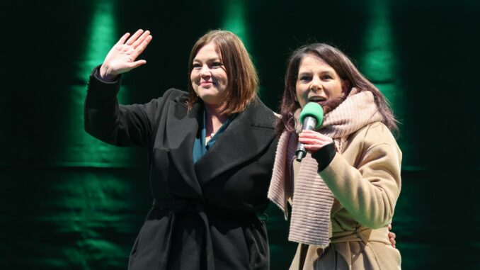 Außenministerin Annalena Baerbock (Grüne) lobt Hamburgs Grünen-Spitzenkandidatin Katharina Fegebank als erfolgreichste Wissenschaftsministerin Deutschlands. Hamburgs Bürgerinnen und Bürger wählen an diesem Sonntag eine neue Bürgerschaft.